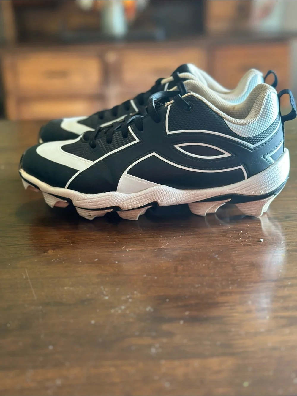 Boys Under Armour Football/Baseball Cleats- Black and White